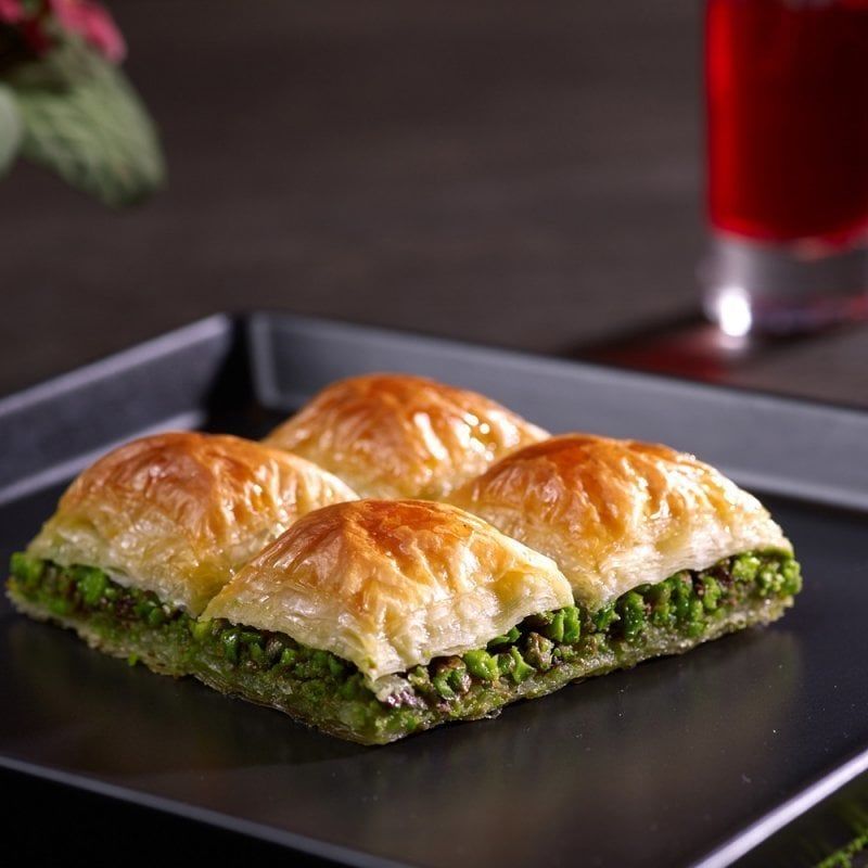 Special Baklava Square Slices with Pistachio Net 2 Kg Tray