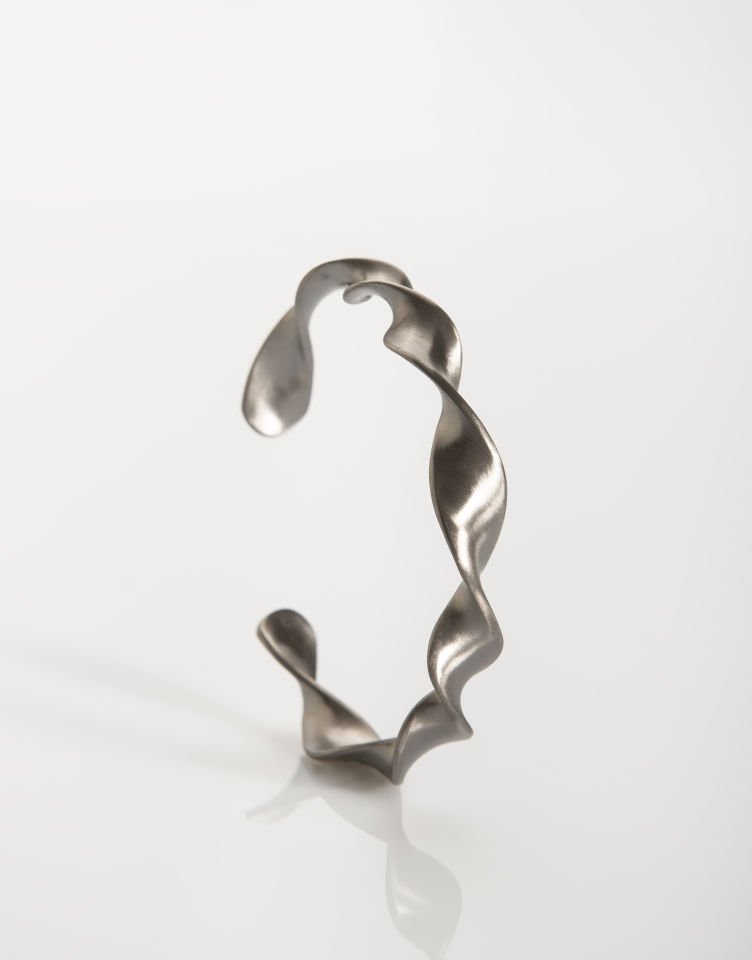 Future Facades ''The Twist'' Bilezik