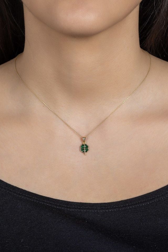 Moom Mücevherat Kadın 14 Ayar Altın yeşil mineli elişi 4 yapraklı Yonca Kolye