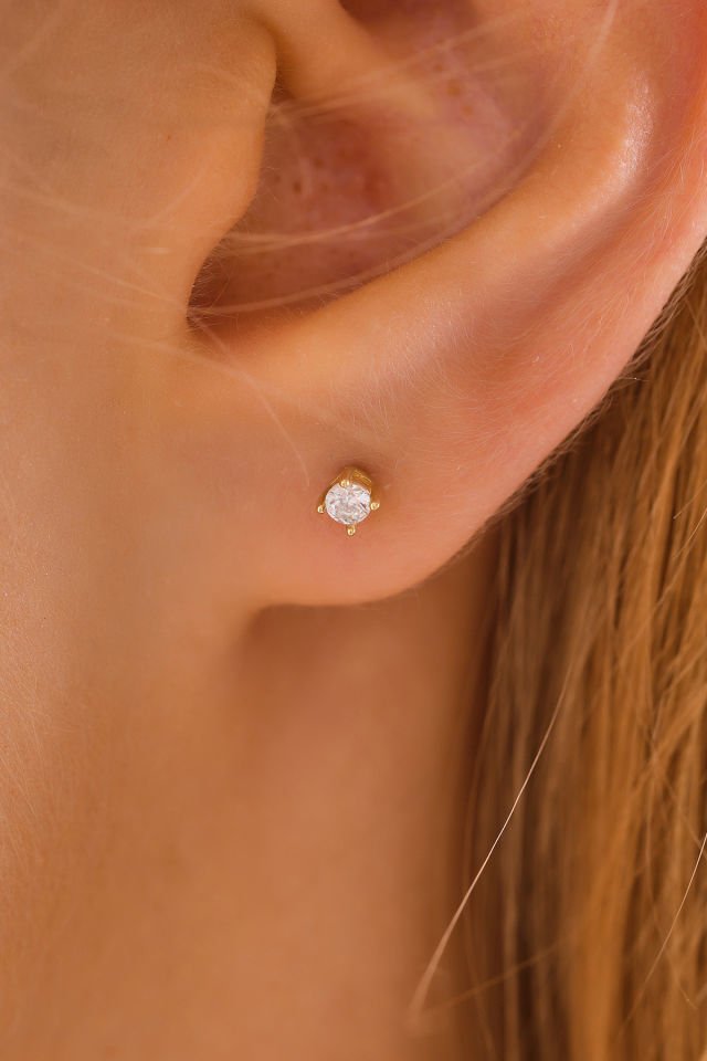 MOOM MÜCEVHERAT 14 Ayar Altın Tragus Küpe Tırnaklı Tektaş Vidalı