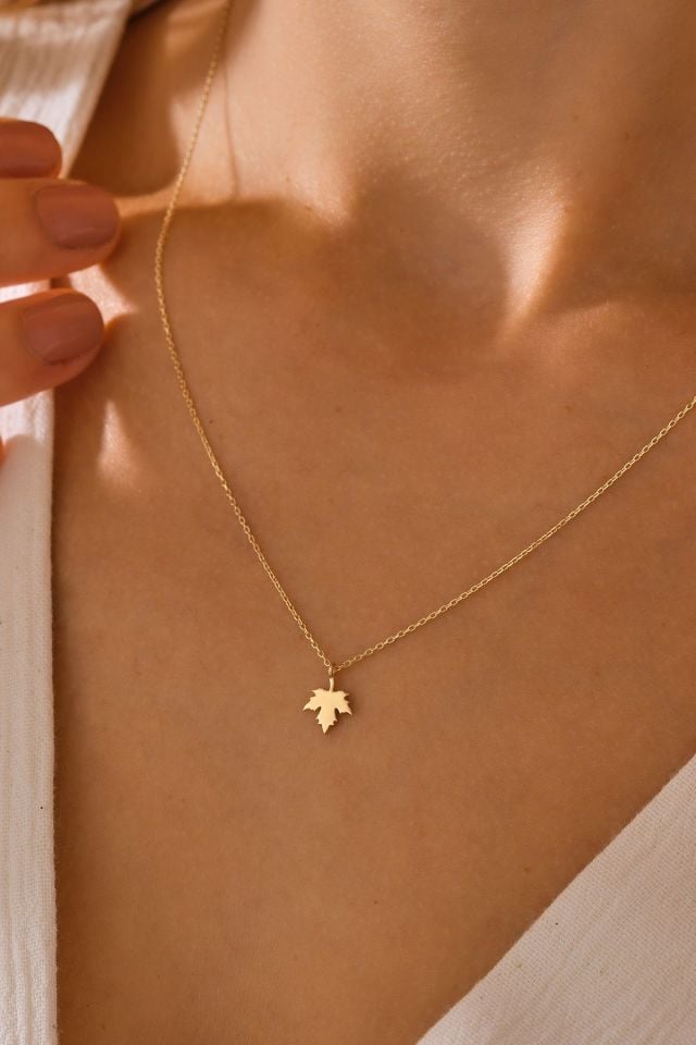 MOOM MÜCEVHERAT 14 Ayar Altın Çınar Yaprağı Kolye