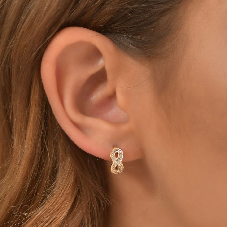 MOOM MÜCEVHERAT Kadın 14 Ayar Altın Küpe Minimalist Zirkon Taşlı Sonsuzluk Halka Altın Küpe 17 mm