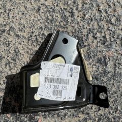 Opel Astra J Sol Ön Çamurluk Bağlantı Braketi Orjinal Gm Marka 13302329