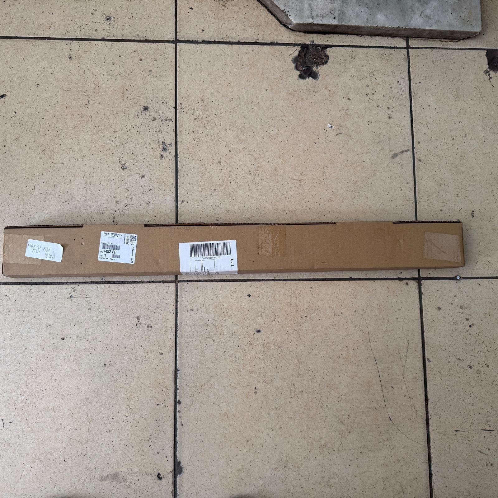 Ci̇troen C4 Ön Tampon Çavus Arma Orjinal Gm Marka 7452FF