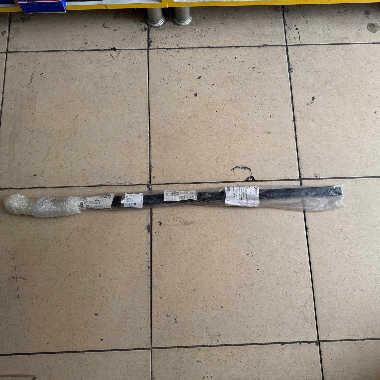 Opel Insignia B  Ön Kapı Cam Kenar Dış Çıtası Sol Orjinal Gm Marka 39108818