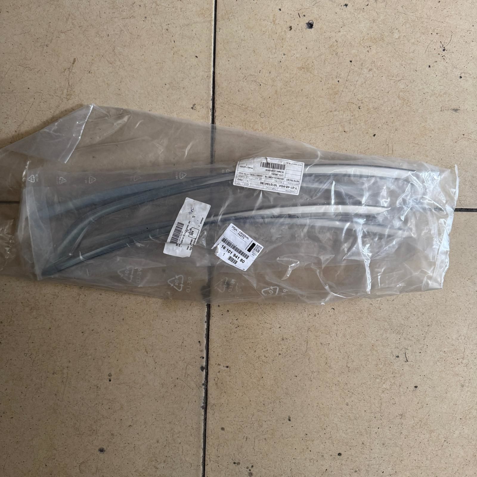 Citroen C4  Ön Tampon Krom Çıta Orjinal Gm Marka 1610194180