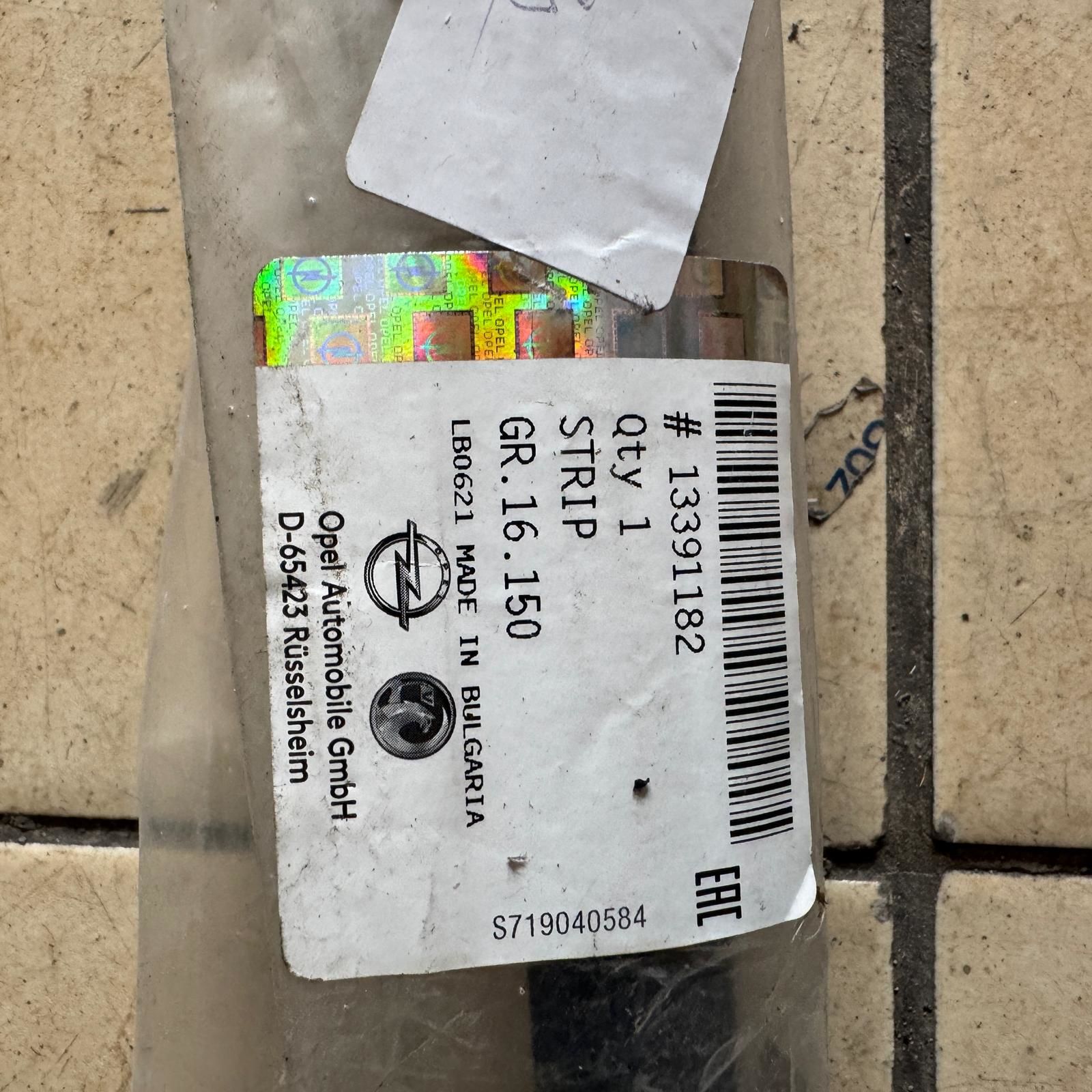 Opel Astra J Sağ Ön Cam Dış Sıyırıcı Fitili Siyah Orjinal Gm Marka 13391182