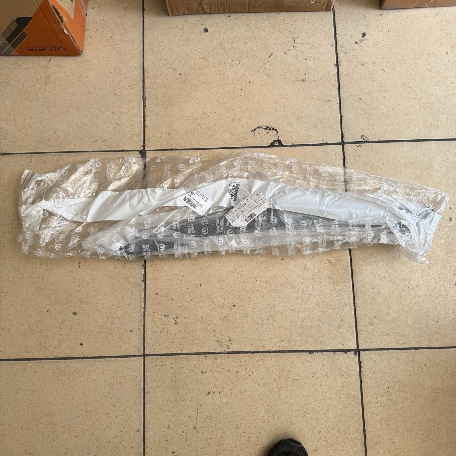 Opel Corsa F Sağ Arka Cam Kenar Çıtası Orjinal Gm Marka 9829996780