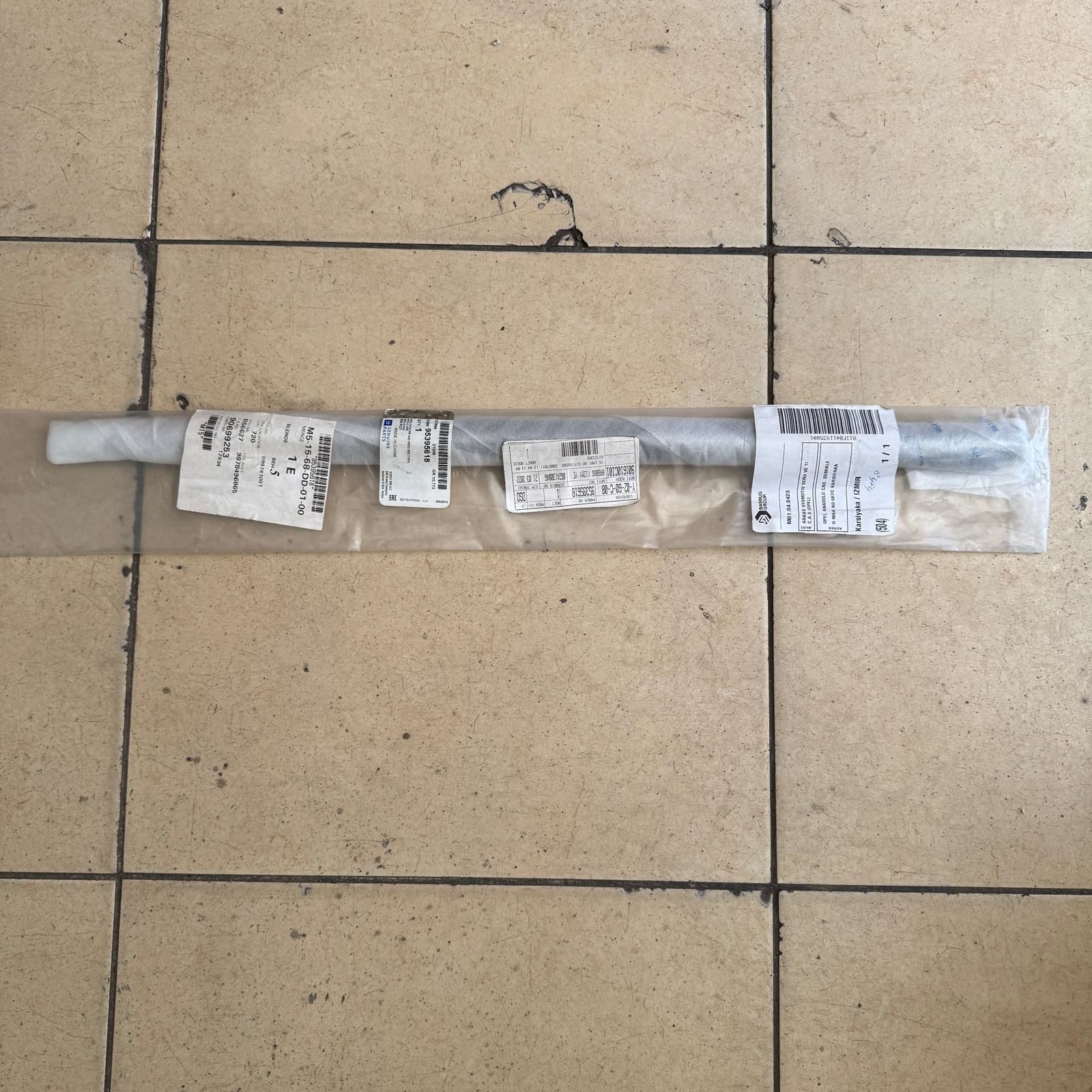 Opel Mokka Arka Kapı Dış Cam Sıyırıcı Fitili Sağ Orjinal Gm Marka 95395618