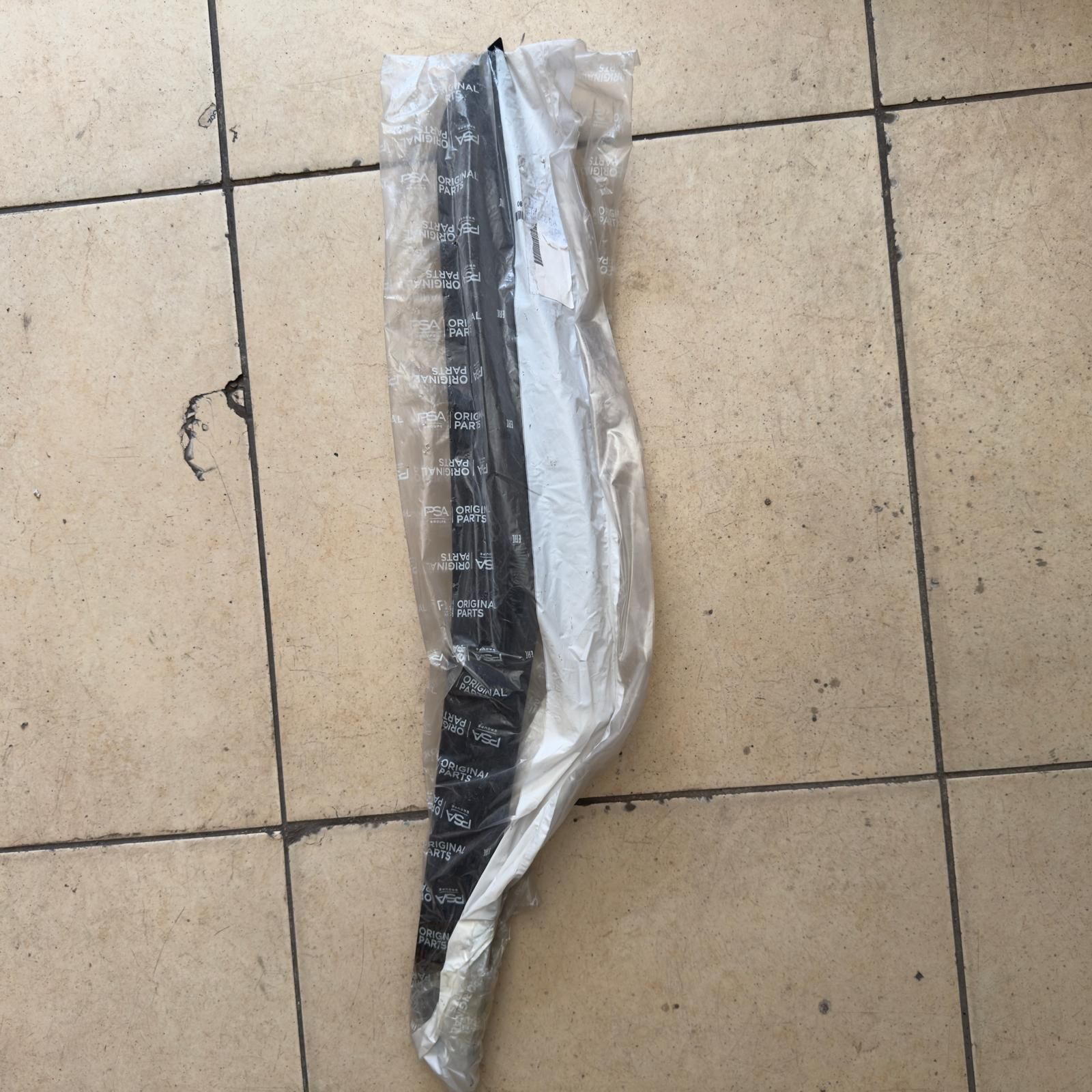 Opel Corsa F Sol Arka Çamurluk Üst Çıtası Orijinal Gm Marka 9829996680