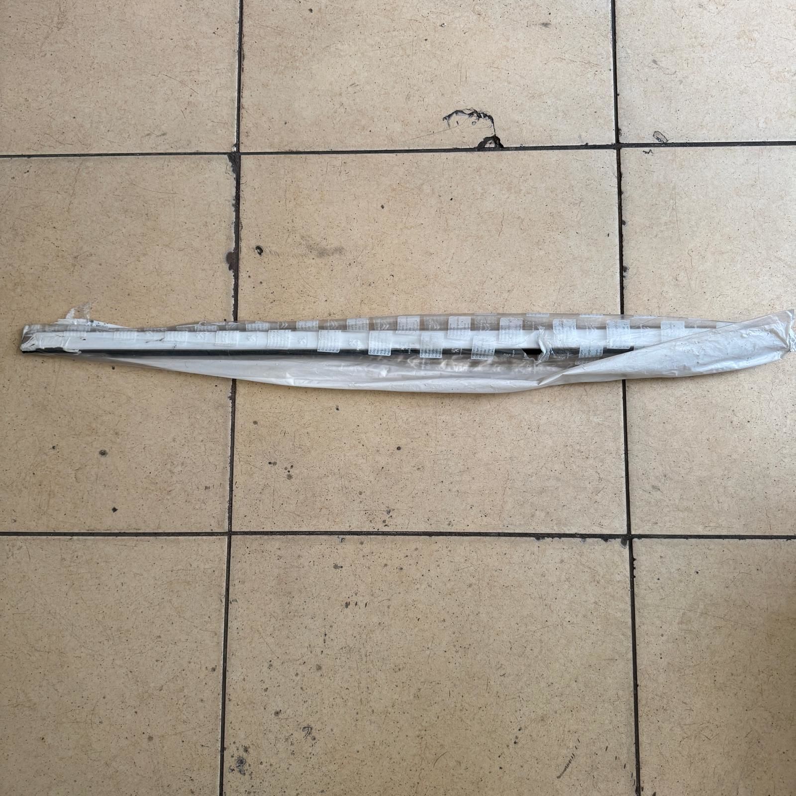 Peugeot Sol On Kapı Cam Çıtası Orjinal Gm Marka 9826218480
