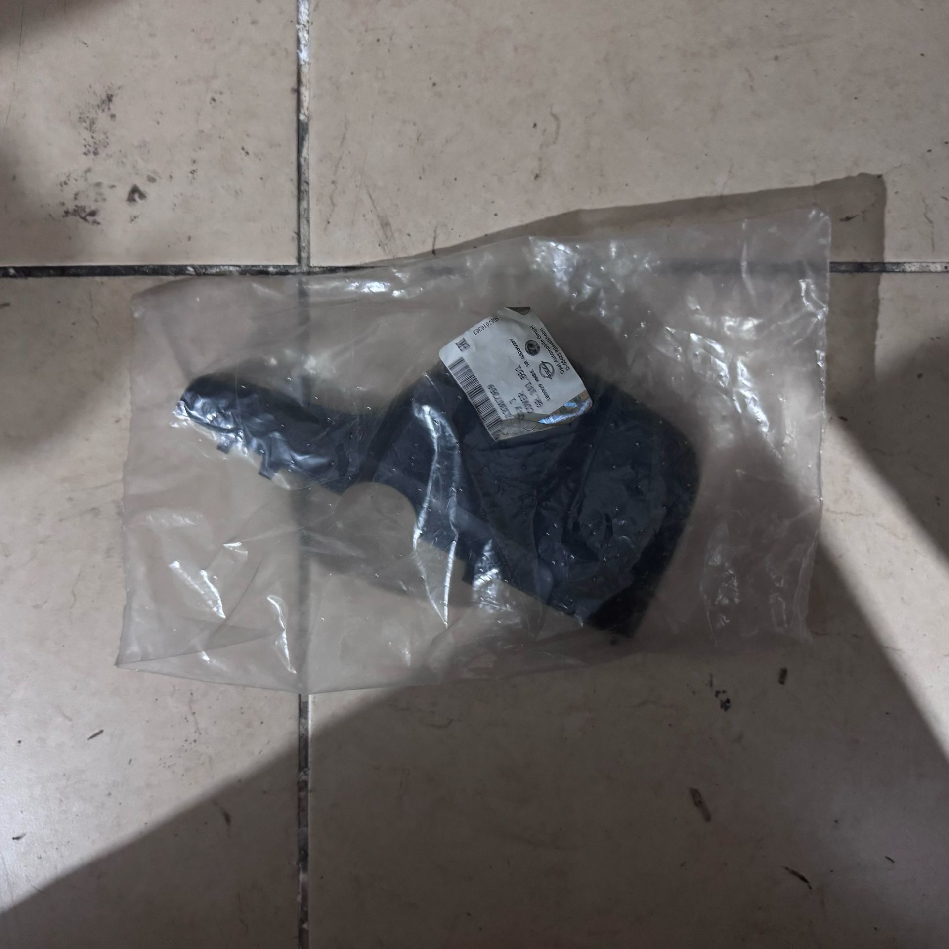 Opel Astra J Sağ İç Yağmur Sensörü Kapak Mekanizması Orijinal Gm Marka 13307359