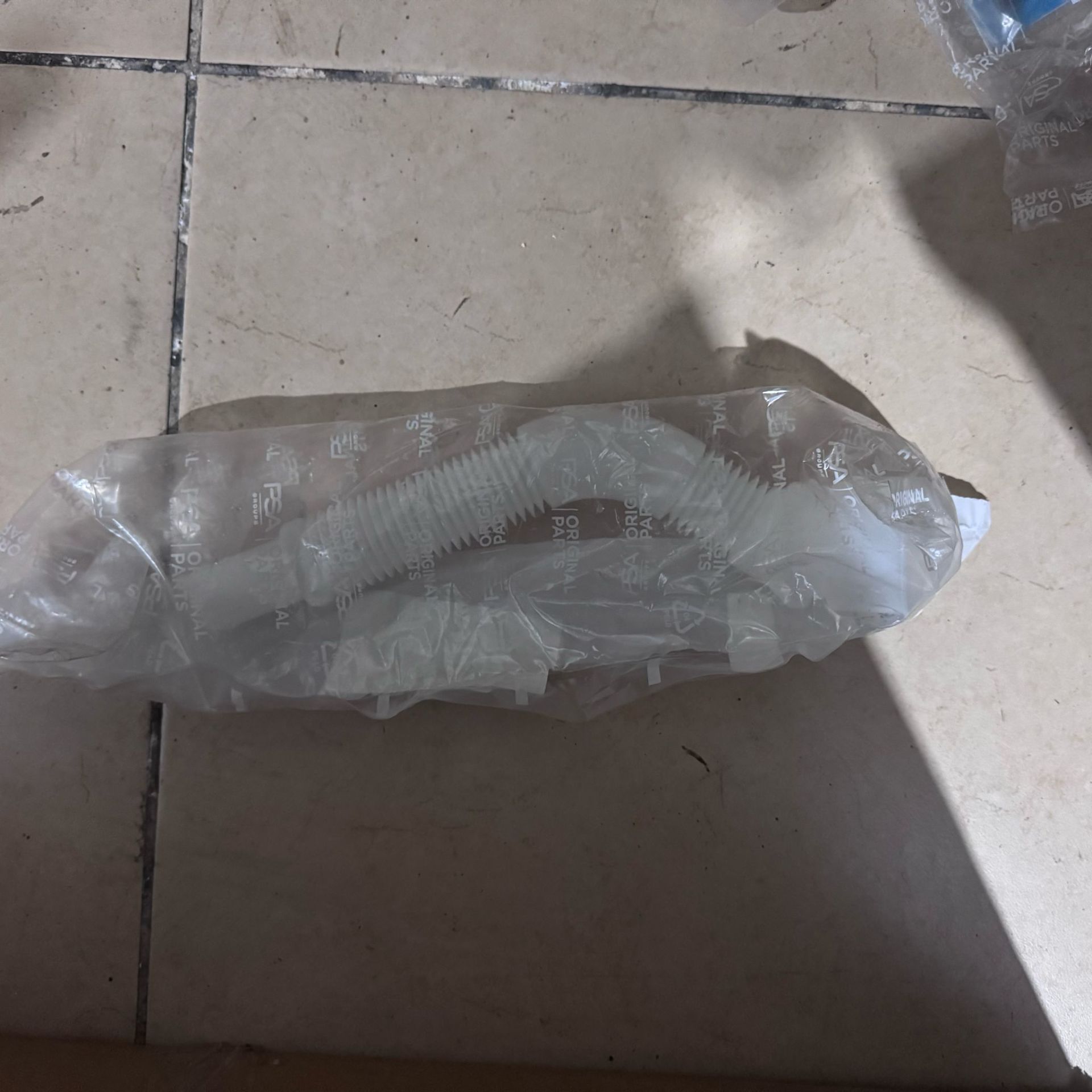 Opel Corsa F Silecek Su Deposu Orjinal Gm Marka 9828380380