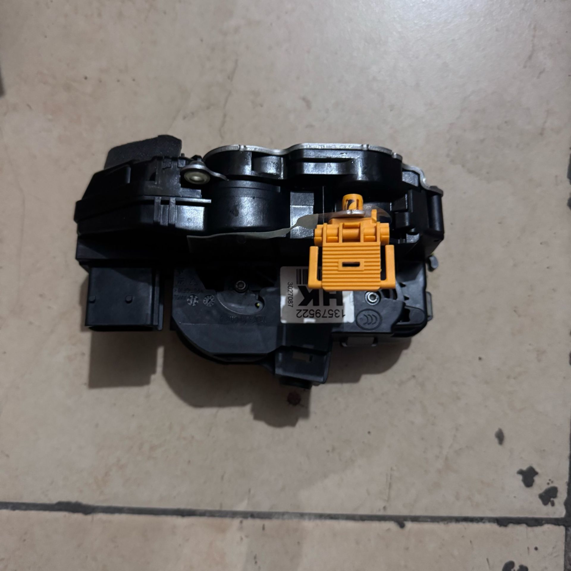 Opel Astra J Ön Sol Kapı Kilidi Orjinal Gm Marka 13579522