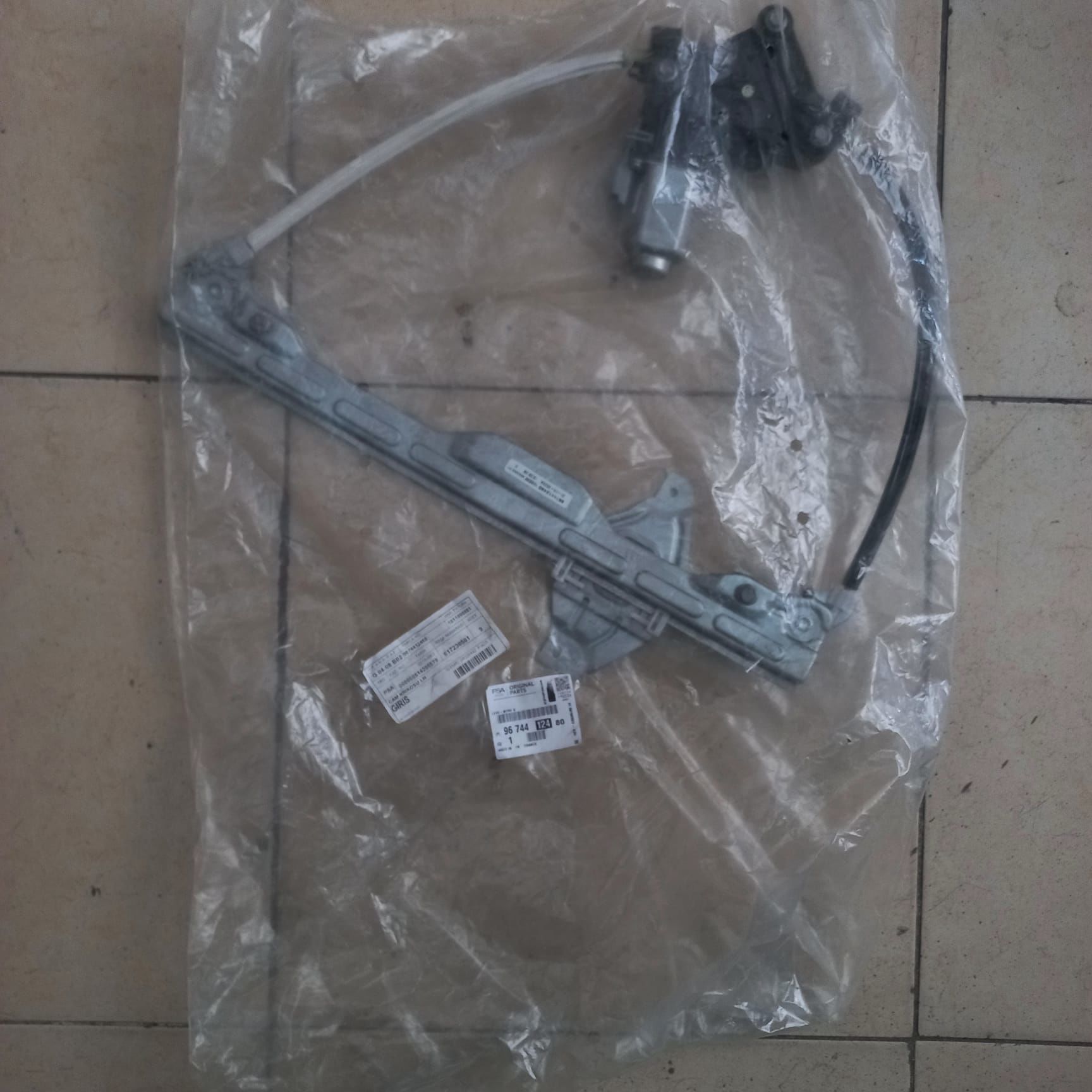 Peugeot 301 Ön Cam Kri̇kosu Sol Gm Marka