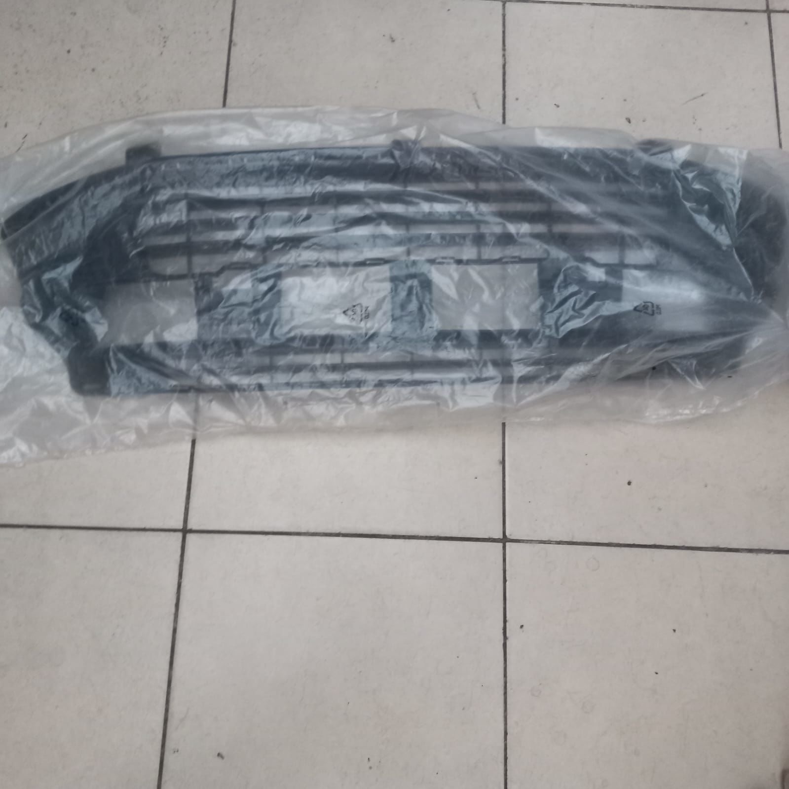 Ctröen C4 Ön Tampon Orta Izgarası Gm Marka