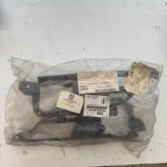 Peugeot 5008 Si̇s Kapak Arka Braket Takımı Gm Marka