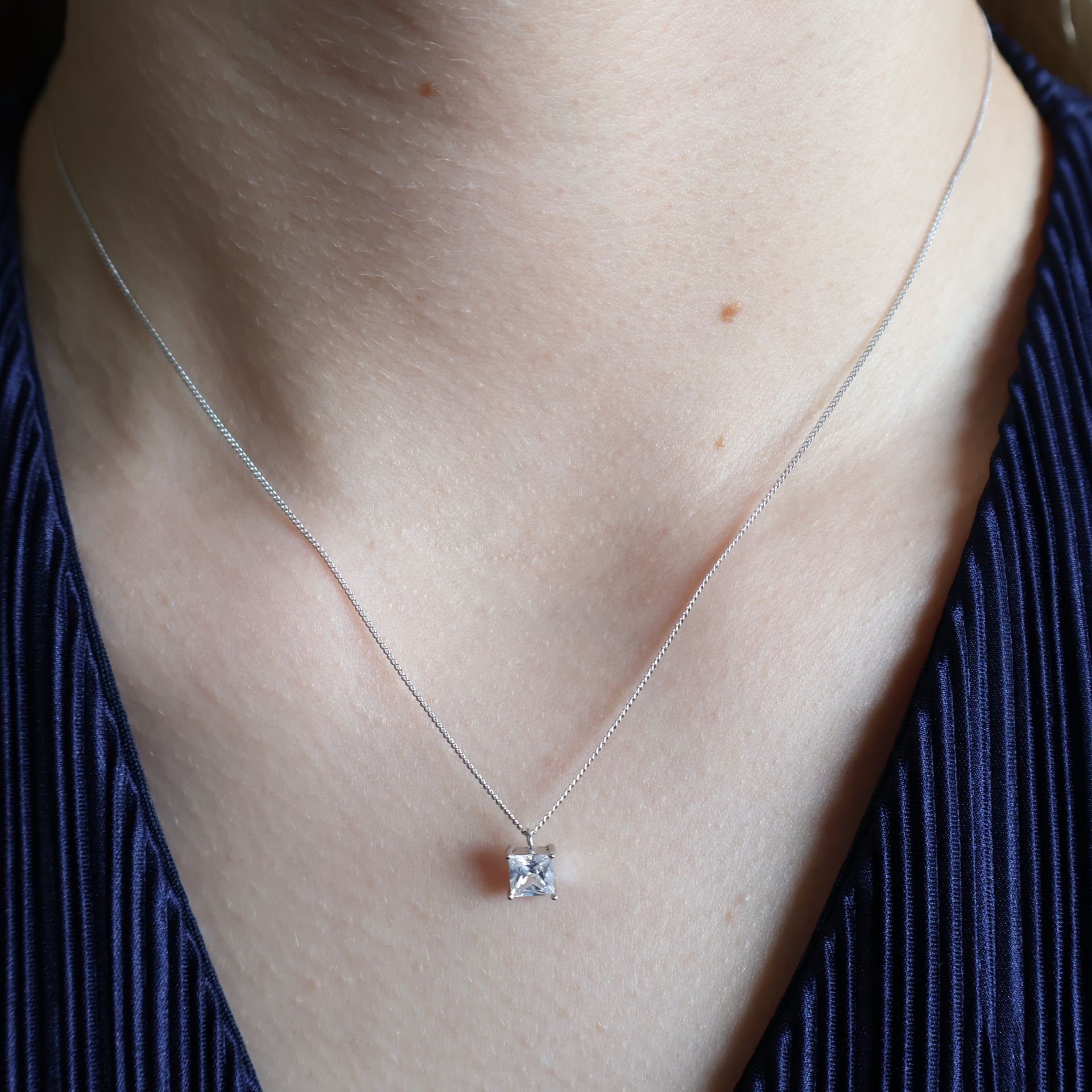 Kare Taşlı Minimal Kolye Silver
