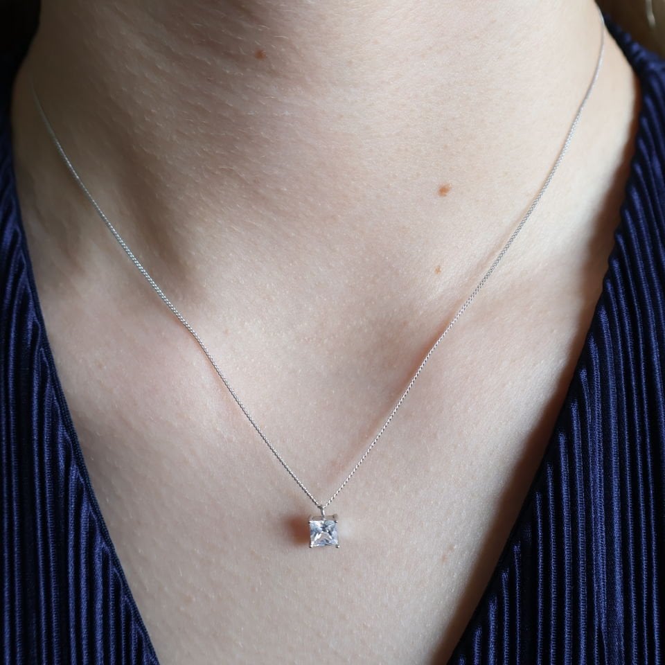 Kare Taşlı Minimal Kolye Silver