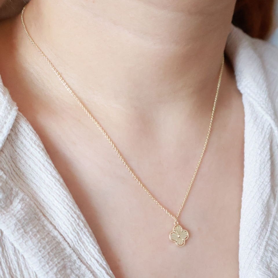 Van Cleef Yonca Kolye 18K Gold