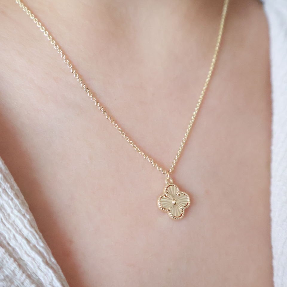 Van Cleef Yonca Kolye 18K Gold