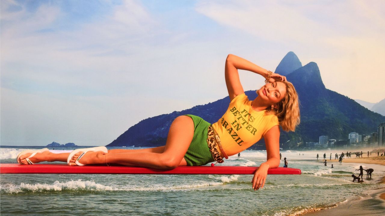 Gigi Hadid ile Yazın Ritmini Yakalayın: Havaianas’ın İkonik Parmak Arası Terlikleri Şimdi Wecide’da!