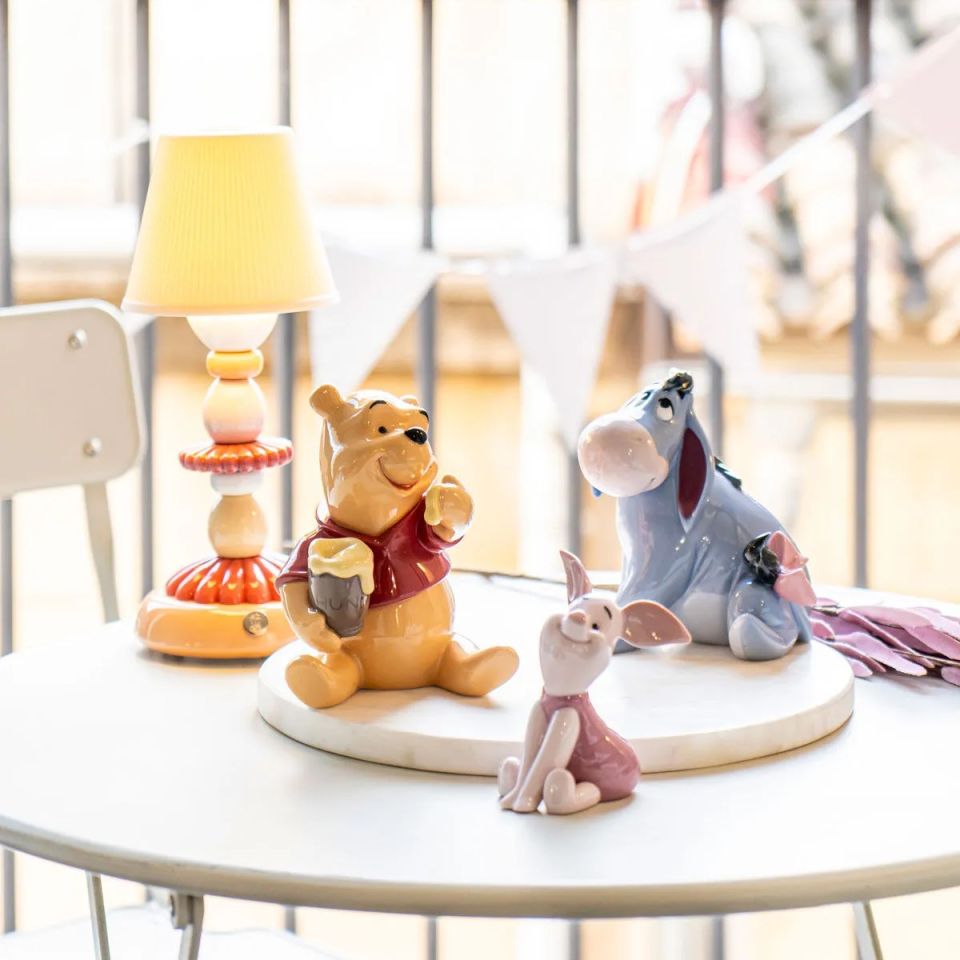 WINNIE THE POOH FIGURINE
