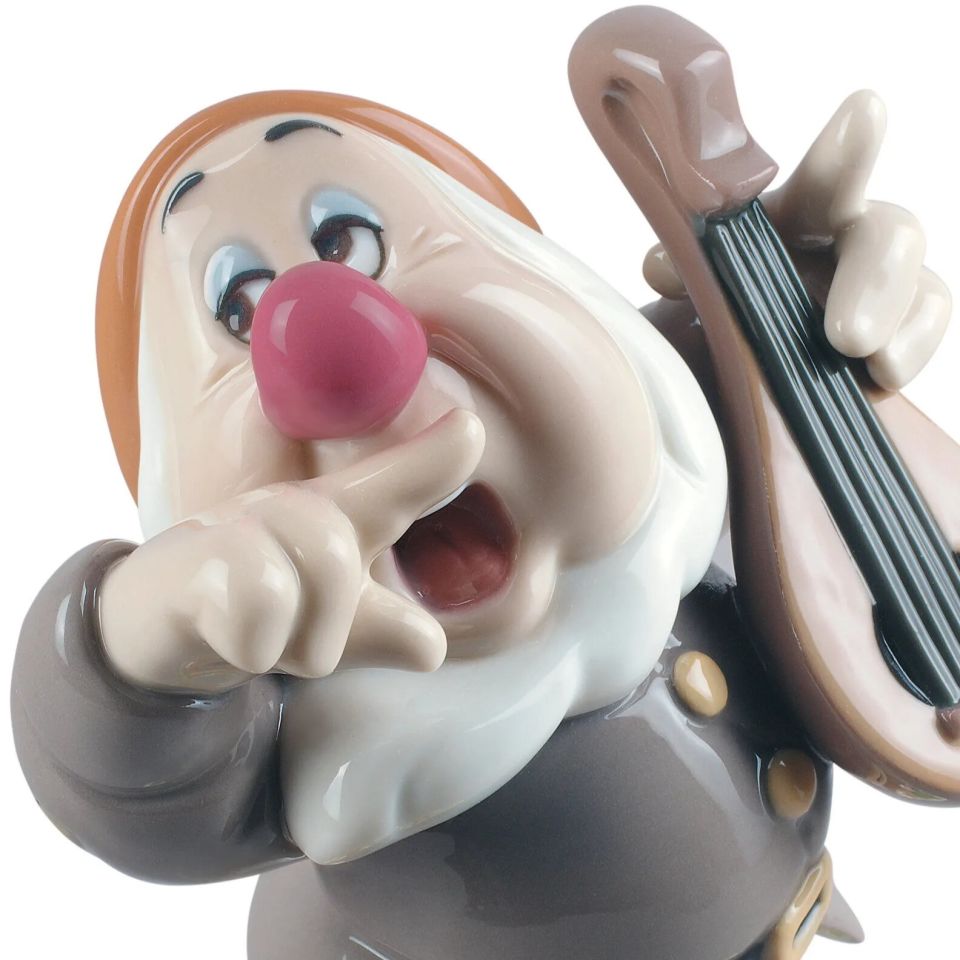 SNEEZY SNOW WHITE DWARF FIGURINE