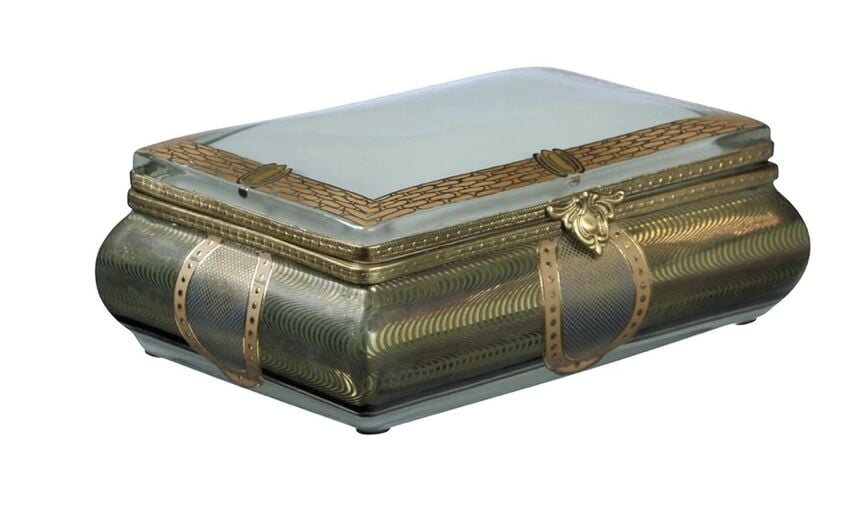 HANDCRAFTED LIDDED BOX