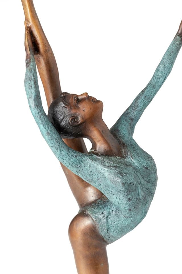 BALLERINA WITH BALL