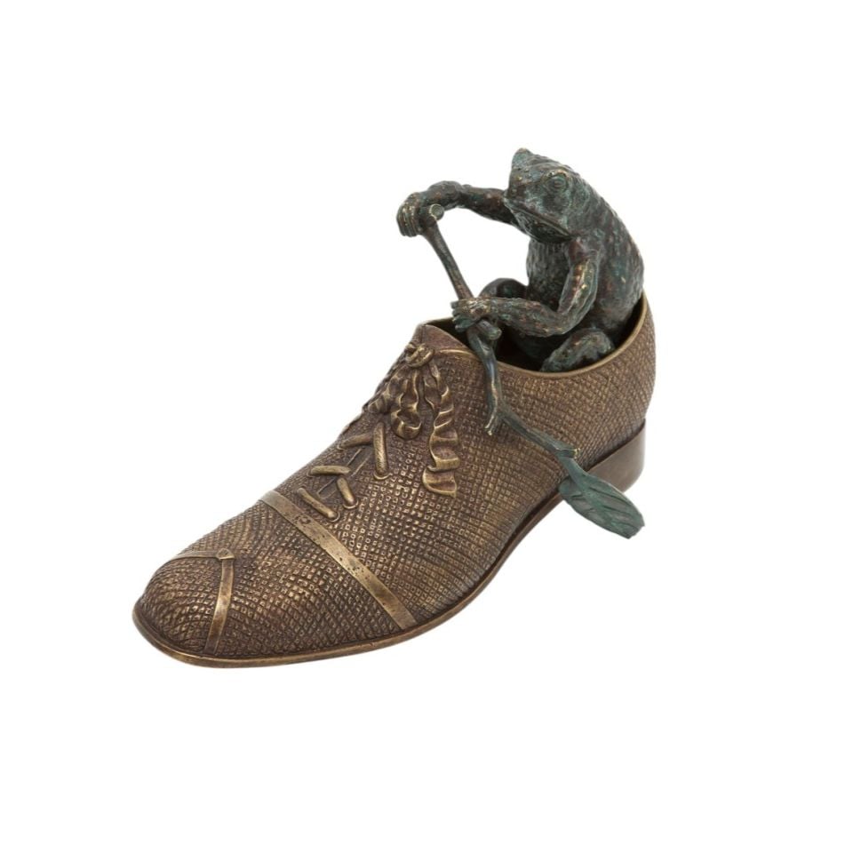 BRASS  FROG ROWING A SHOE