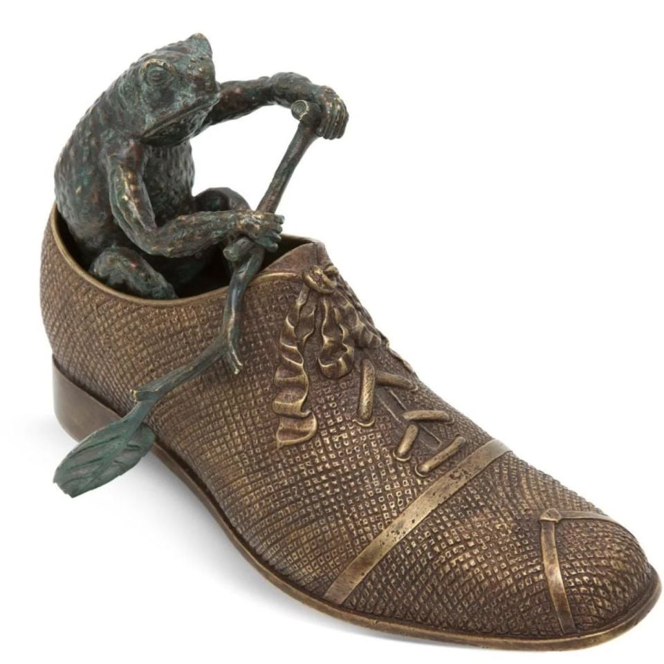 BRASS  FROG ROWING A SHOE
