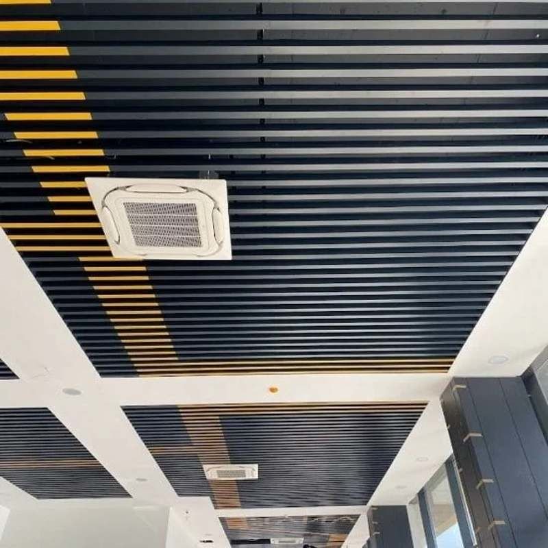 Plafond suspendu en métal à déflecteur