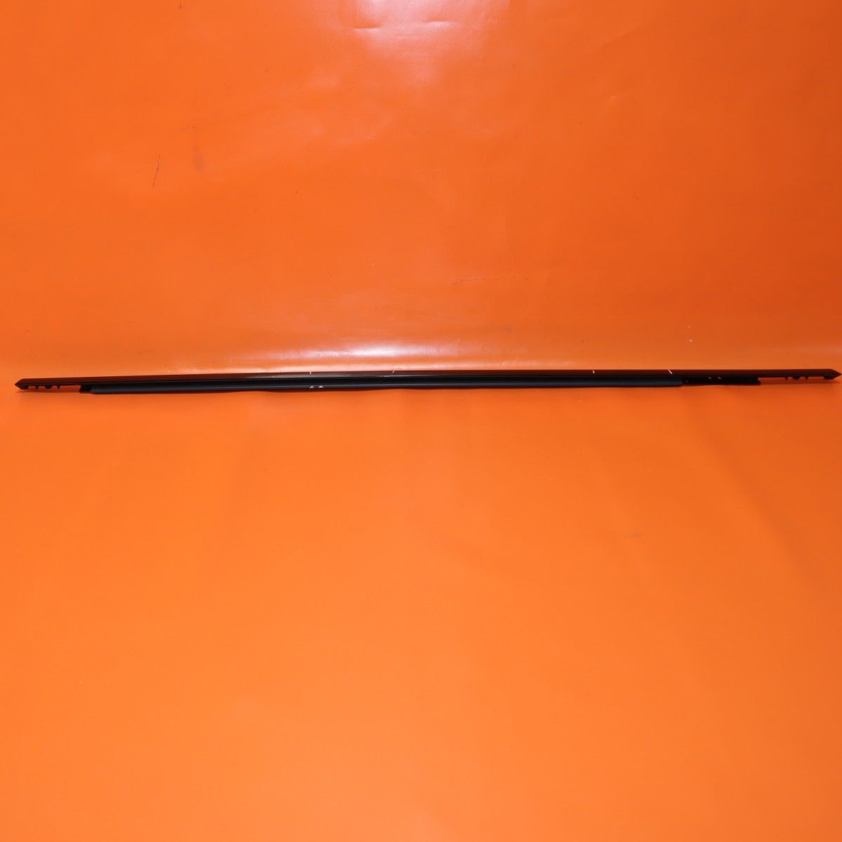 LR076056 - ARKA KAPI CAM ÇITASI SOL (3.0L V6) - Land Rover