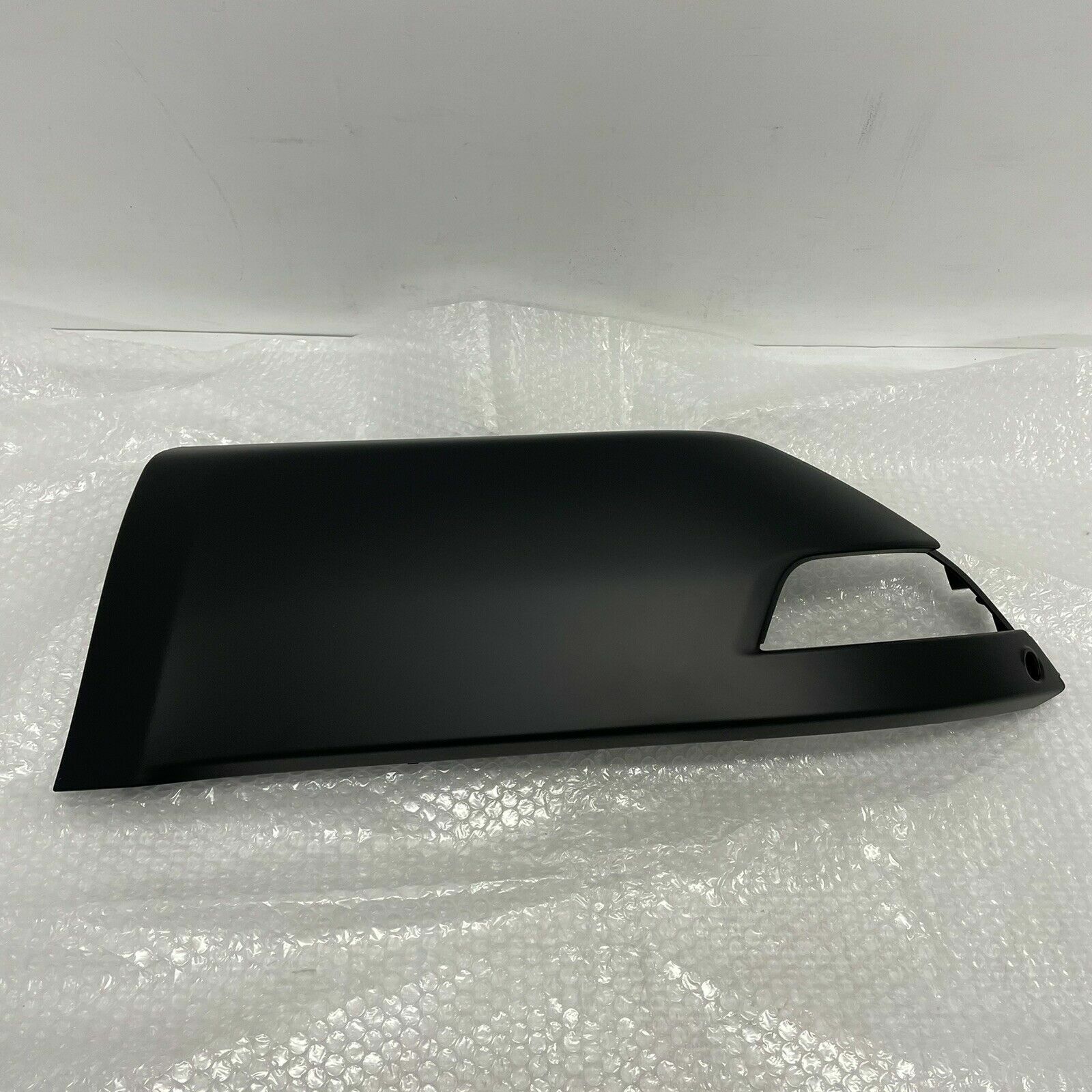 LR045184 - ARKA TAMPON YAN BAKALİTİ SAĞ 3.0L V6 (SPORT) - Land Rover
