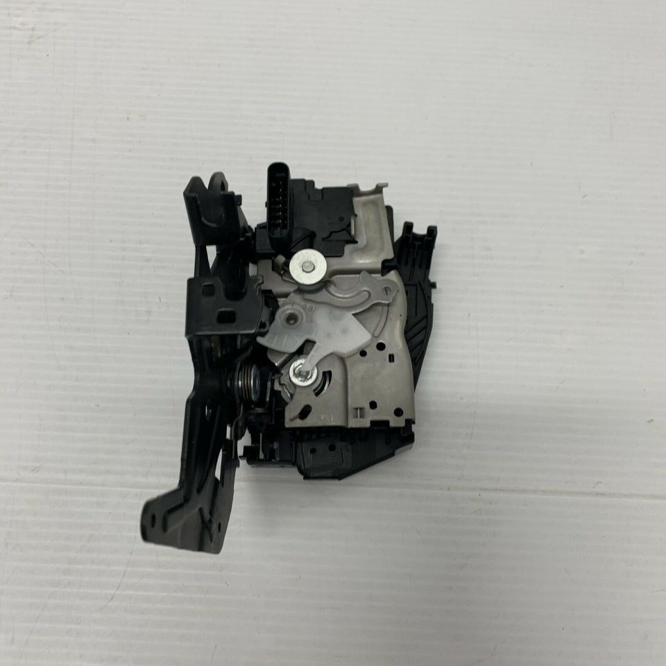 LR078753 - ARKA KAPI KİLİDİ SOL (3.0 V6 D) - Land Rover