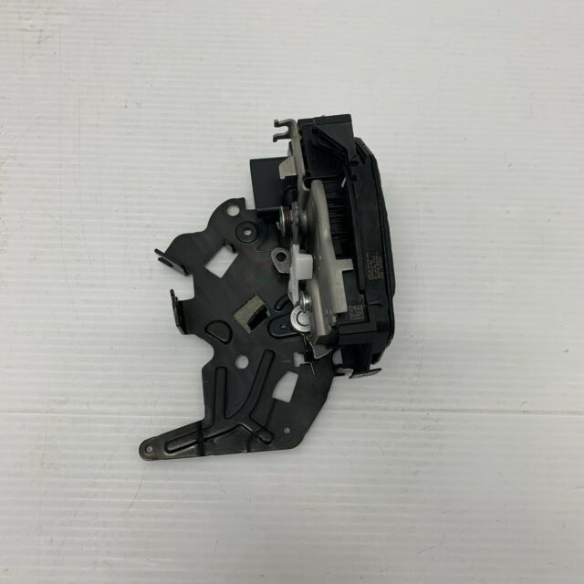 LR078753 - ARKA KAPI KİLİDİ SOL (3.0 V6 D) - Land Rover