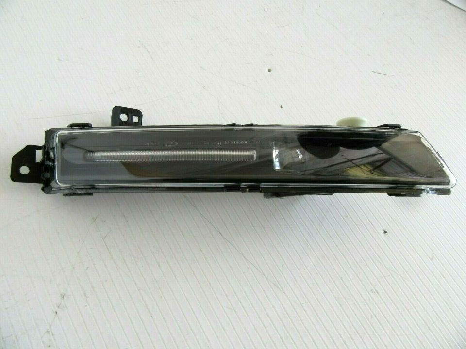 LR111099 - ÖN SİS FARI SAĞ (VELAR) - Land Rover