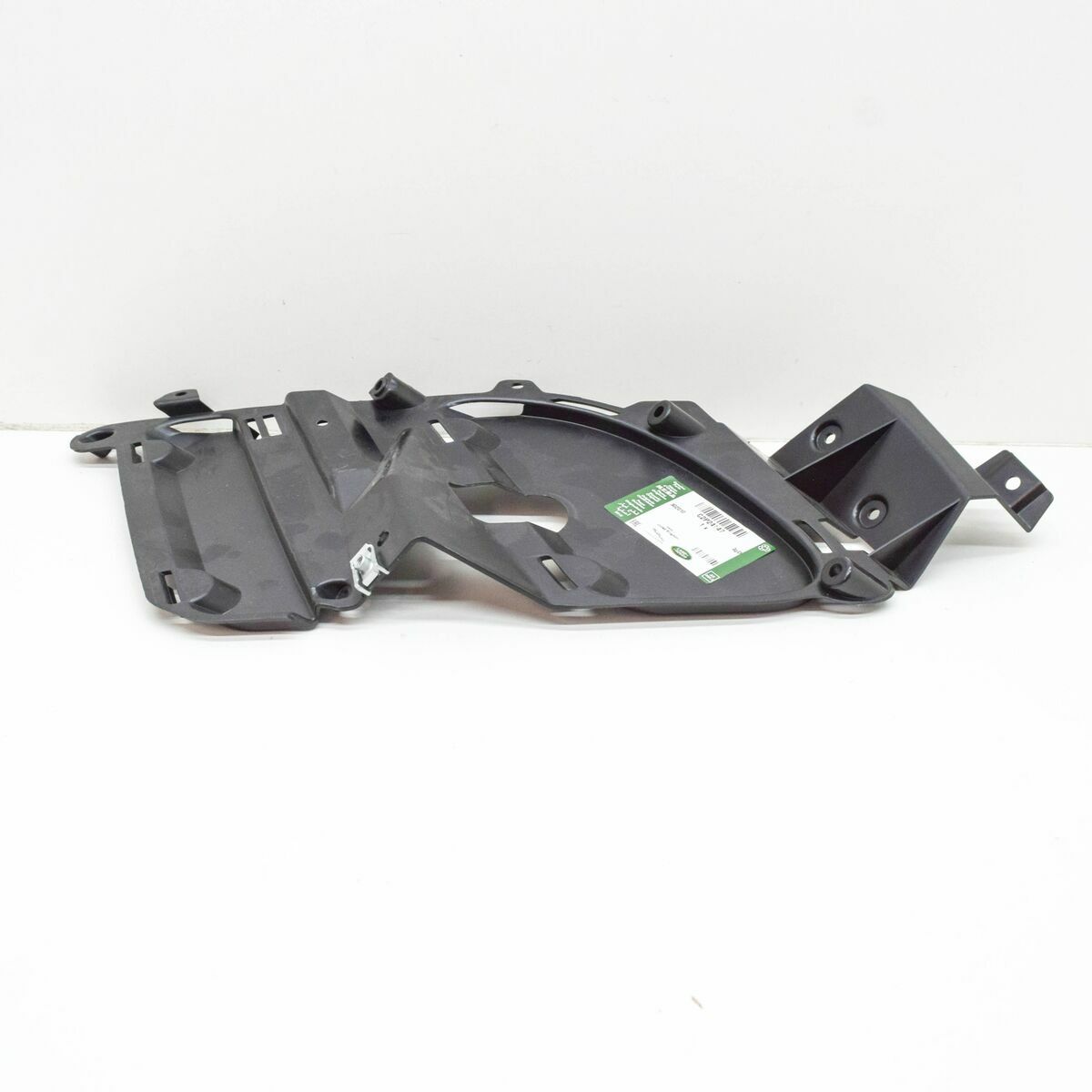 C2P24147 - ÖN TAMPON ALT BAKALİT SAĞ (F-TYPE) - Jaguar