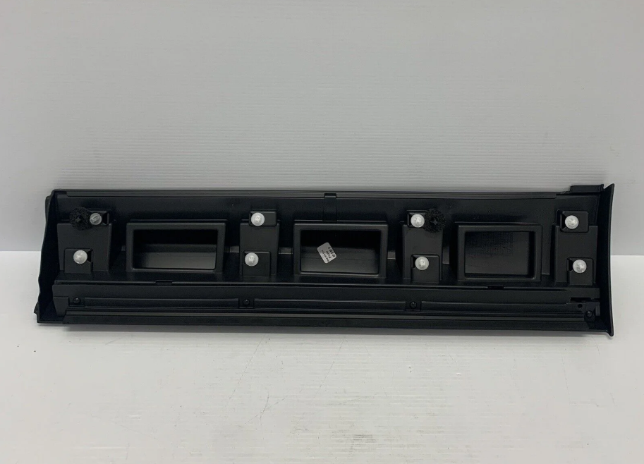 LR164839 - ARKA KAPI ALT KAPLAMASI SAĞ (DİSC.SPORT) - Land Rover