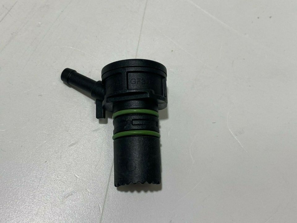 LR095326 - DİFERANSİYEL HAVALANDIRMA BORUSU (EVOQUE/DİSCO-SPORT) - Land Rover