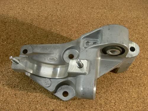 LR105649 - ÖN AKS BRAKETİ (FREEL.2/EVOQUE/DİSC.SPORT) - Land Rover