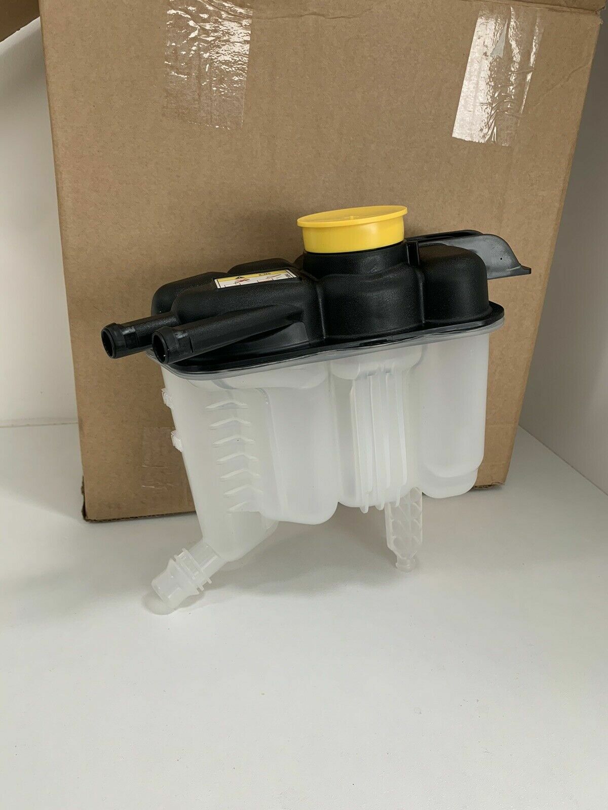 LR115228 - RADYATÖR SU DEPOSU 1.5L P/2.0D (DİSC.SPORT/NEW EVOQUE) - Land Rover