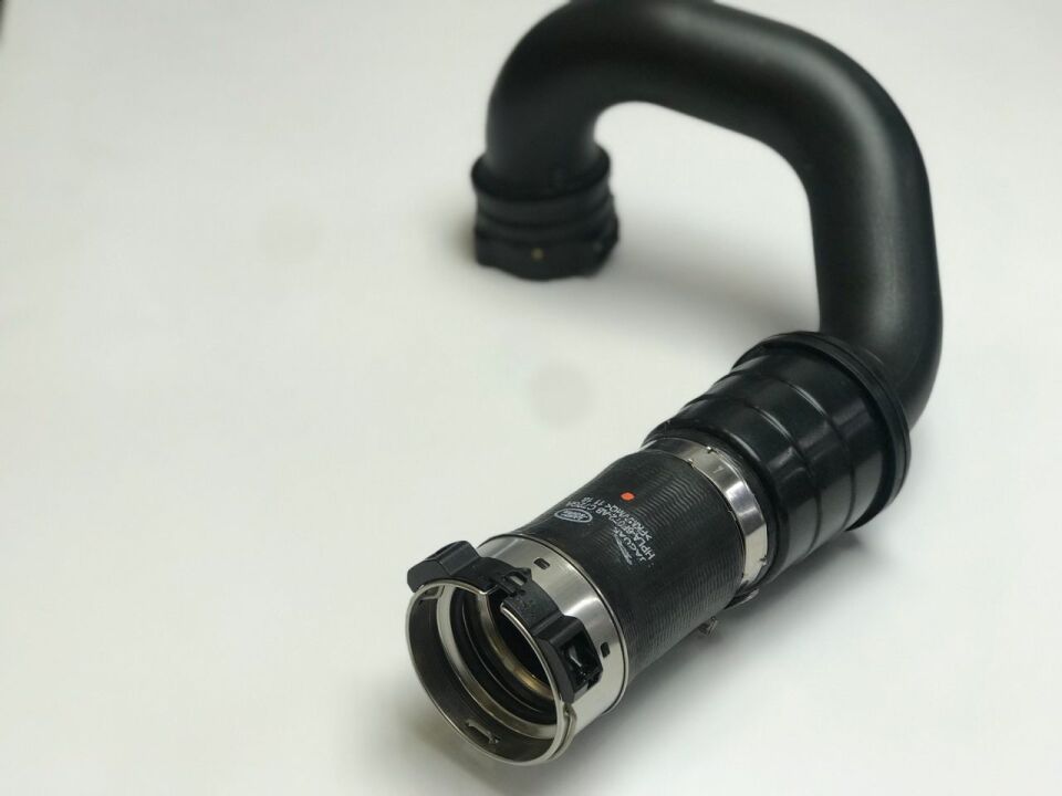 LR082427 - İNTERCOOLER/TURBO BORU(DİSCO-5/RRS/NEW DEF.) - Land Rover