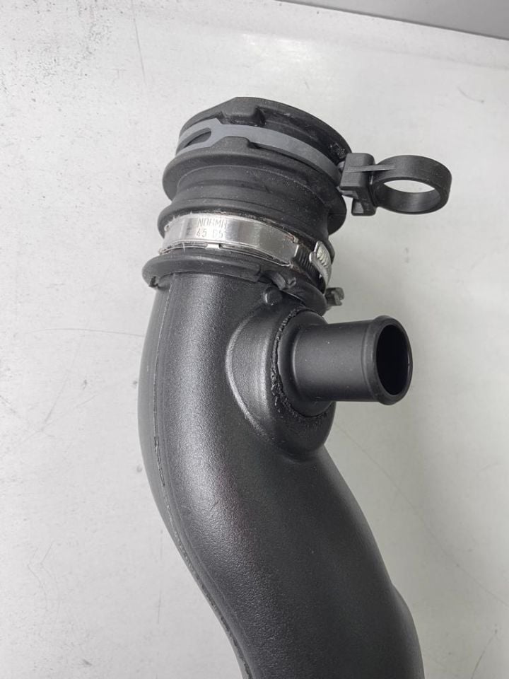 LR036465 - TURBO HORTUMU ALT SOL 3.0L V6 (VOGUE/SPORT) - Land Rover