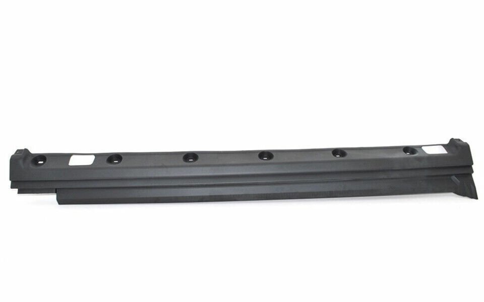 LR018383 - MARŞBİYEL KAPLAMA SAĞ (3.0/3.6/VOGUE) - Land Rover