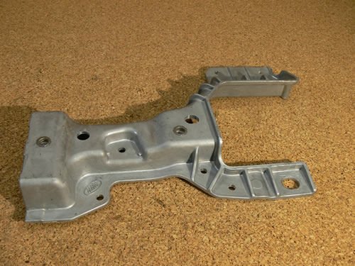 LR143160 - ÖN TAMPON BAĞLANTI SACI SAĞ (VELAR) - Land Rover