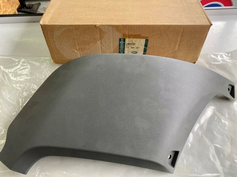 LR026329 - ARKA ÇEKİ DEMİR KAPAK (EVOQUE) - Land Rover