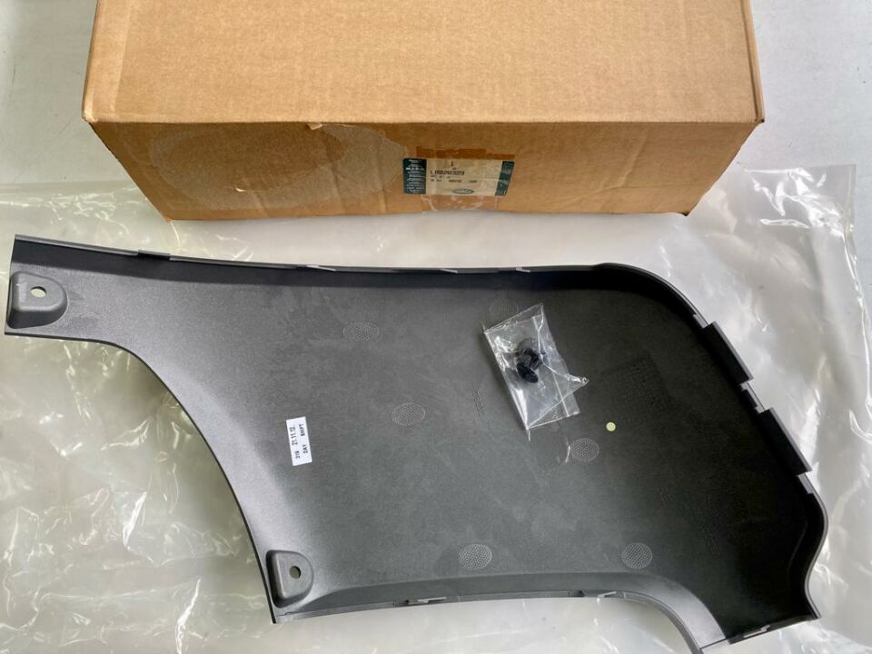 LR026329 - ARKA ÇEKİ DEMİR KAPAK (EVOQUE) - Land Rover
