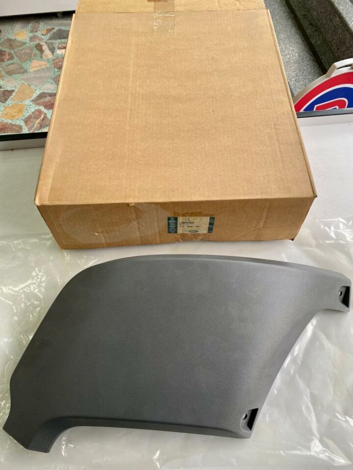 LR026329 - ARKA ÇEKİ DEMİR KAPAK (EVOQUE) - Land Rover